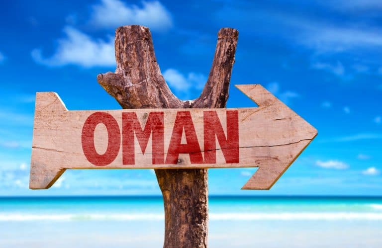 can you get visa at border oman